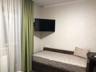 Отель Private Rooms in Grofa Hotel Буковель Трехместный номер-9
