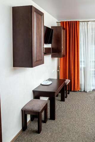 Отель Private Rooms in Grofa Hotel Буковель Двухместный номер с 2 отдельными кроватями-5