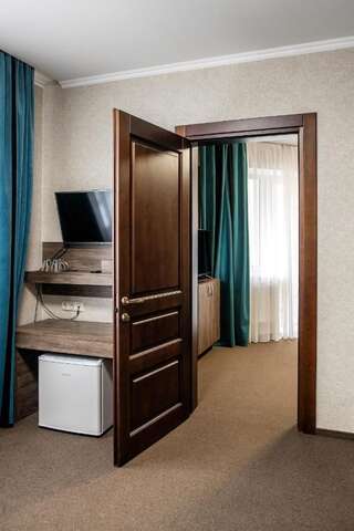 Отель Private Rooms in Grofa Hotel Буковель Люкс с видом на горы-3