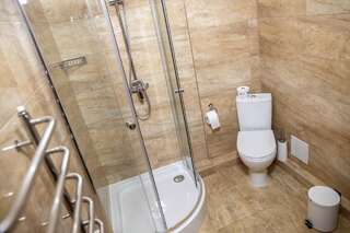 Отель Private Rooms in Grofa Hotel Буковель Двухместный номер с 2 отдельными кроватями-8