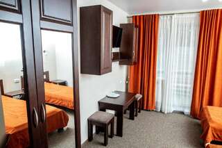 Отель Private Rooms in Grofa Hotel Буковель Двухместный номер с 2 отдельными кроватями-1