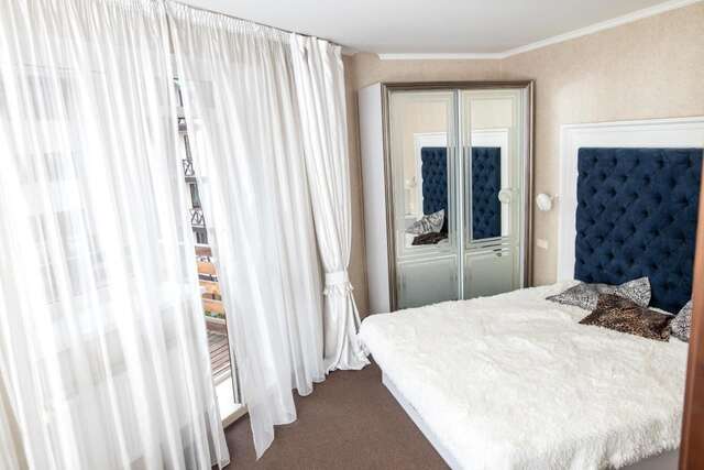 Отель Private Rooms in Grofa Hotel Буковель-10